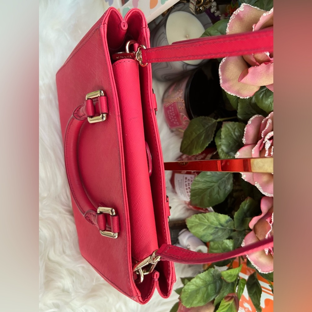 💜MetroCity Crossbody Bag in Magenta Canvas - Picture 5 of 16